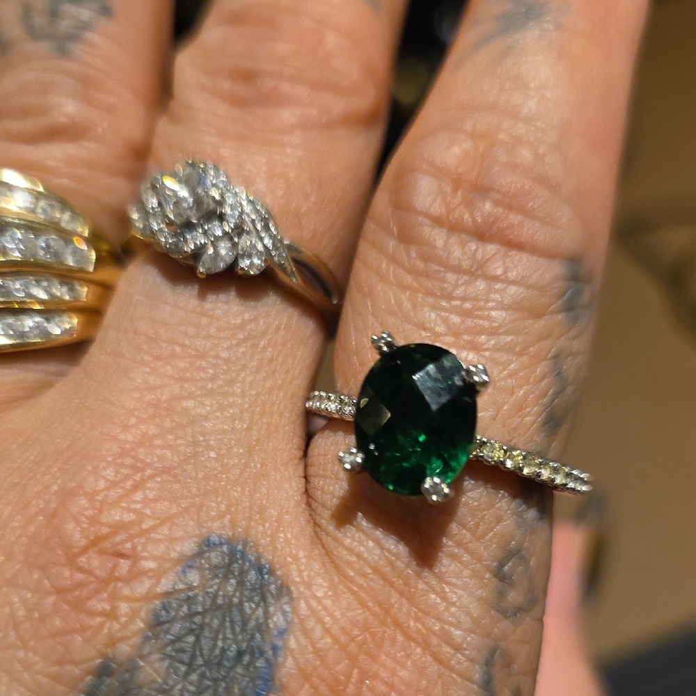 Source Unknown Gold Ring With Deep Green Oval Sto… - image 5